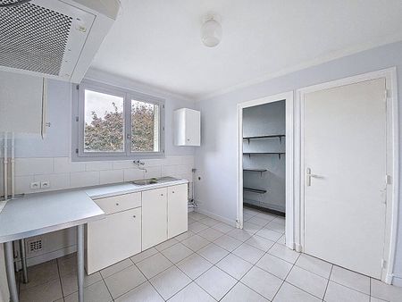 Location appartement 4 pièces 69 m² à Bourg-en-Bresse (01000) - Photo 2