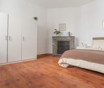 Room in a shared 8-bedroom apartment for rent in Palacio, perfect for students and professionals. - Photo 6
