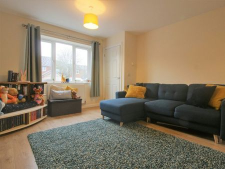 Terraced House to rent on - Photo 2