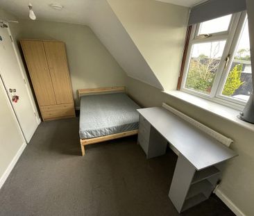 1 bedroom in a house share to rent - Photo 2