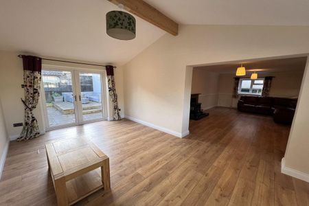 3 bedroom detached house to rent - Photo 2