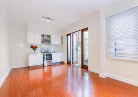 1Bedrooms, 1Bathrooms - Photo 3