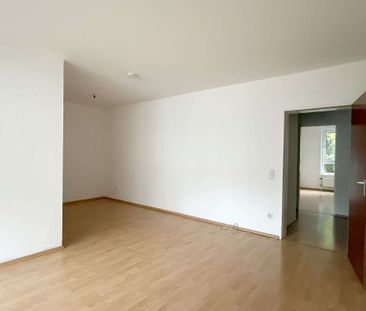 WBS ERFORDERLICH! SCHÖNE 3-ZIMMERWOHNUNG MIT BALKON IM 1.OG IN BARMEN - Photo 2