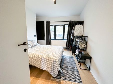 Instapklaar appartement met twee slaapkamers en terras nabij station Gent-Sint-Pieters - Photo 3