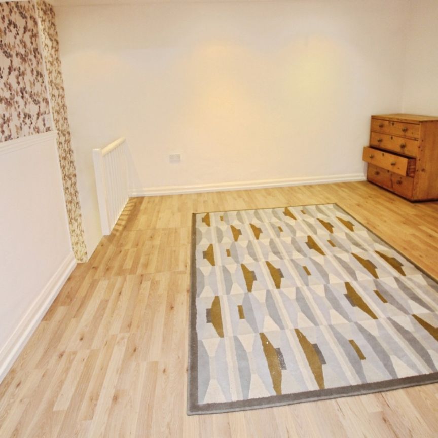 2 bedroom Flat To Let - Photo 1