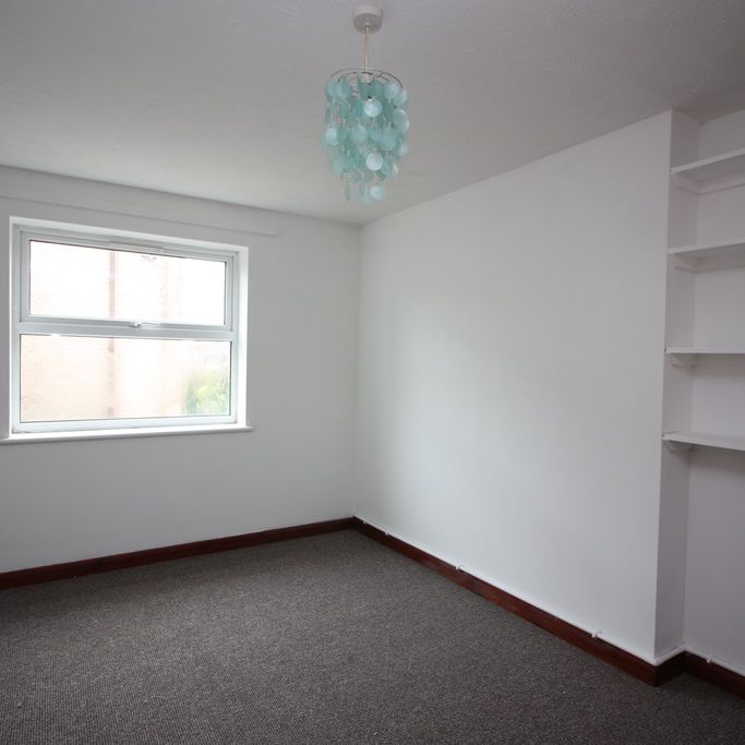 2 bed apartment to rent in High Street, Crediton, EX17 - Photo 1