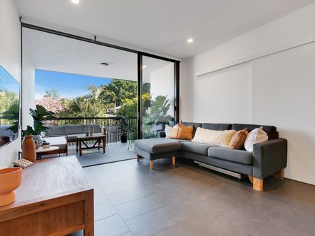 Modern Apartment with Spacious Balcony - Photo 3