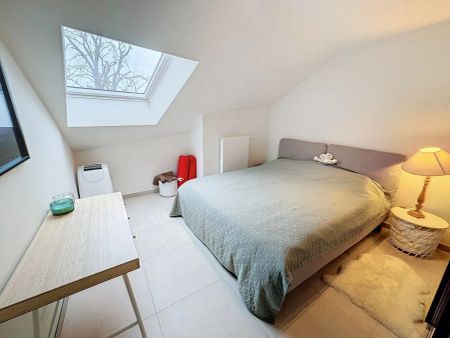 Centraal gelegen, ruim en energiezuinig appartement met 3 slaapkamers - Photo 2