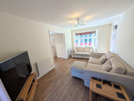 3 bedroom semi-detached house to rent - Photo 2