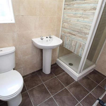 1 bedroom ground floor flat to rent - Photo 4