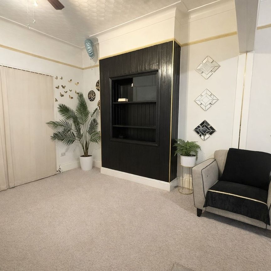 5 Bed Terraced House, Cambridge Road, IG3 - Photo 1