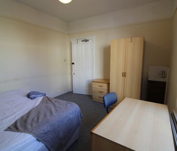Room in a Shared House, Queens Park Road, BN2 - Photo 3