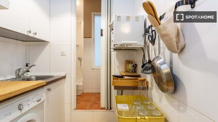 madrid, Community of Madrid 28010 - Photo 2