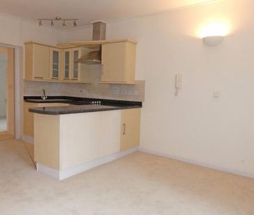 1 Bed Flat, New England Road, BN1 - Photo 1