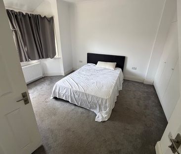 3 Bed Semi-Detached House, Sundew Avenue, W12 - Photo 4
