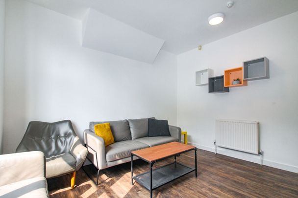 BILLS INCLUDED – Lumley Avenue, Burley, Leeds, LS4 - Photo 1