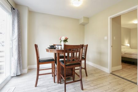 **BEAUTIFUL** 2 Bedroom Main Unit in St. Catharines!! - Photo 2