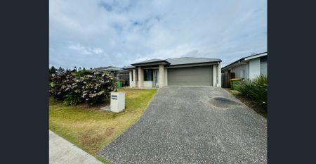 4 Bedroom Modern Home in Hillcrest, Available Now! - Photo 5