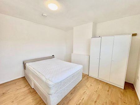 4 bedroom semi-detached house to rent - Photo 3