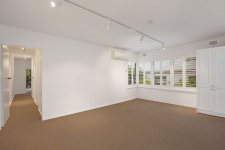 Sundrenched Apartment in Central Double Bay Village Locale - Photo 2