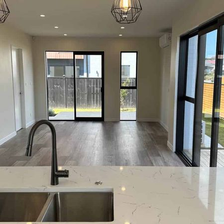 Four bedroom beauty! - Photo 3