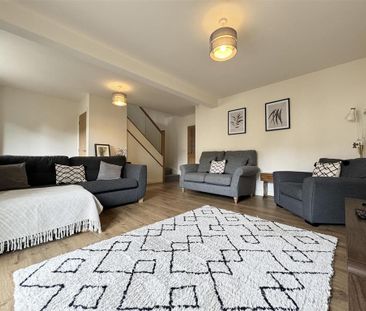 3 bedroom end of terrace house to rent - Photo 2
