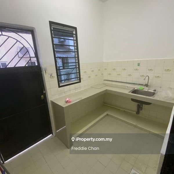 Double Storey Corner House Walking Distance to Taipan LRT for Rent, Usj 6, Subang Jaya - Photo 1