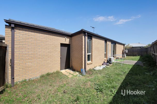 25 Portman Avenue, Harkness VIC, Belconnen - Photo 1
