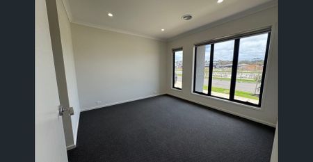 Near new 3 bedroom home! - Photo 4