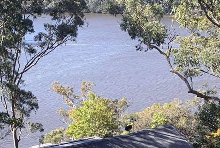 Water frontage 3 level Family home All rooms with water view - Photo 3