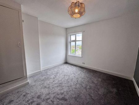 2 bedroom semi-detached house to rent - Photo 4