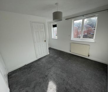2 bedroom mews to rent - Photo 1