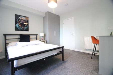 Kingsway, Hayes - Photo 2