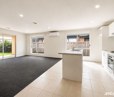 Spacious Four-Bedroom Family Home with Two Living Areas! - Photo 4