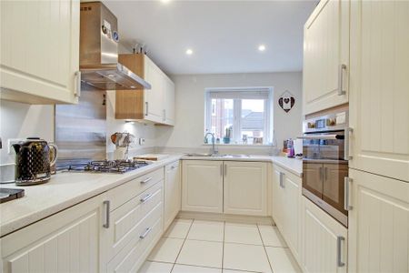 3 bedroom semi-detached house to rent - Photo 5