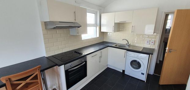 3 bedroom flat share to rent - Photo 1