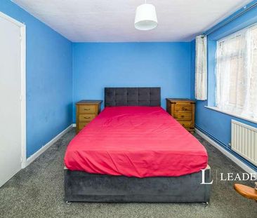 Le May Close, Horley, Surrey, RH6 - Photo 4