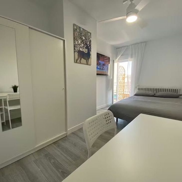 Calle de Albino Hernández Lázaro, Madrid, Community of Madrid 28021 - Photo 1