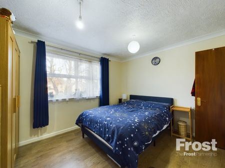 Pullmans Place, Staines-Upon-Thames, Middlesex,TW18 - Photo 2