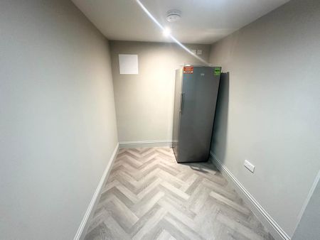 HADDON ROAD (Room 4), BURLEY, LEEDS - Photo 4