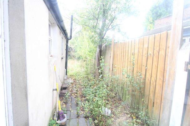 Shirley Road - Bedroom Ground Floor - Luton, LU1 - Photo 1