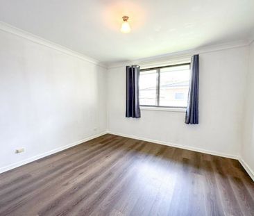 Neat & Tidy 3 Bedroom House! Close To Doonside Station! - Photo 5