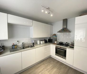 3 bedroom terraced house to rent - Photo 3
