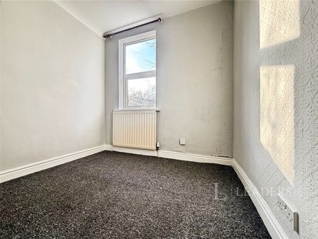 3 bedroom house to rent Clifford Street, WV6 - Photo 5