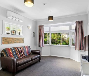 Modern 2-Bedroom Flat in the Heart of Aro Valley - Photo 4