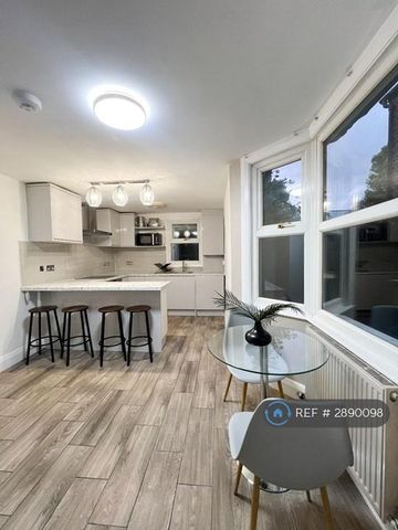 1 bedroom in a house share to rent - Photo 3