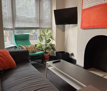 Bedroom Student House, LN1 - Photo 3