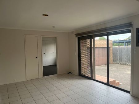 1 Ralph Avenue, ST ALBANS - Photo 4