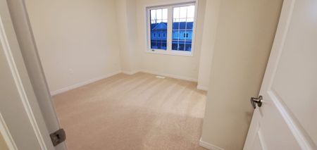 For Lease - 71 Esther Crescent, Thorold, Ontario - Photo 4