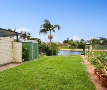 79 Markeri Street, Mermaid Waters - Photo 2